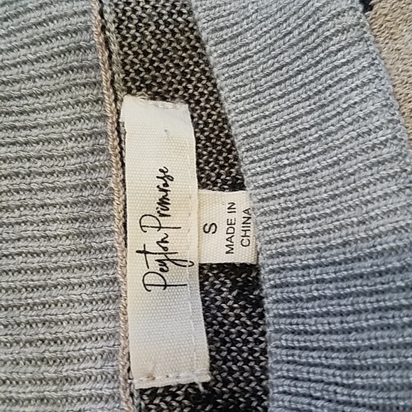 Sweater - Picture 3 of 3